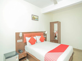 OYO 13170 Victory Suites