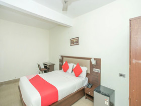 OYO 13170 Victory Suites