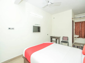 OYO 13170 Victory Suites