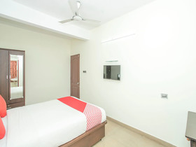 OYO 13170 Victory Suites