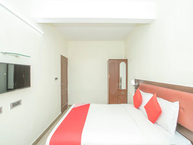 OYO 13170 Victory Suites