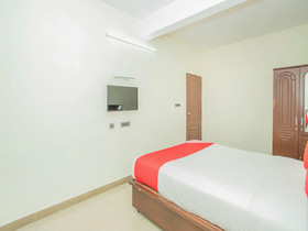 OYO 13170 Victory Suites