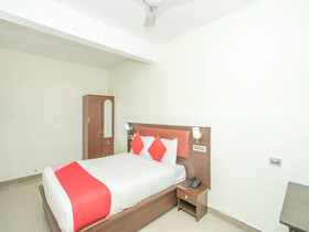 OYO 13170 Victory Suites