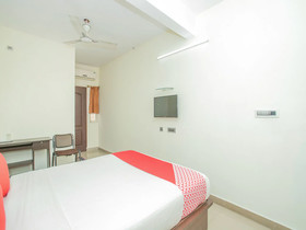 OYO 13170 Victory Suites