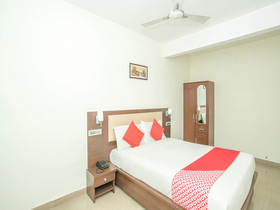 OYO 13170 Victory Suites