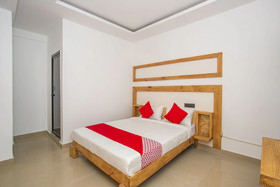 OYO 15111 Greencity Comforts