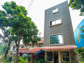 OYO 16661 E Foods