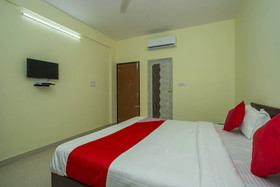 OYO 19749 New Shelton Suites