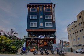 OYO Townhouse 040 Global Village Tech Park
