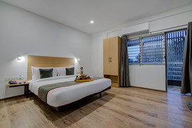 OYO Townhouse 047 Kanakpura Road