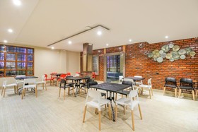 Prime Square by OYO Rooms