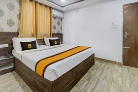 Townhouse OAK SRK White Inn