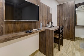 Townhouse OAK SRK White Inn