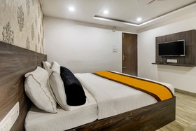Townhouse OAK SRK White Inn