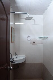 Urban Stay Chairmen Hotel