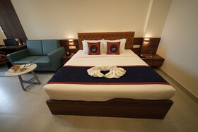 Zip By Spree Hotels Purple Orchid