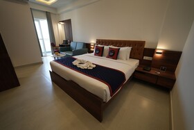 Zip By Spree Hotels Purple Orchid