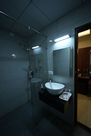 Zip By Spree Hotels Purple Orchid
