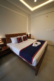 Zip By Spree Hotels Purple Orchid