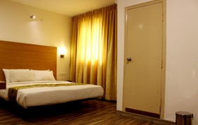 Jagadish Hotel - Begur Hotel