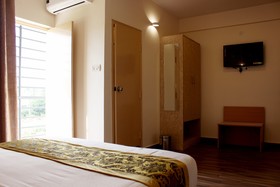 Jagadish Hotel - Begur Hotel