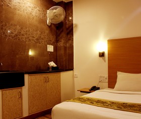 Jagadish Hotel - Begur Hotel