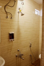 Jagadish Hotel - Begur Hotel