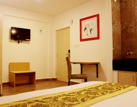 Jagadish Hotel - Begur Hotel