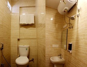 Jagadish Hotel - Begur Hotel