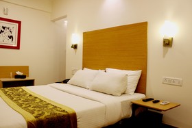 Jagadish Hotel - Begur Hotel