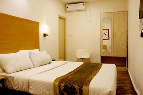 Jagadish Hotel - Begur Hotel