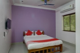 Hotel Pleasant Stays by OYO Rooms