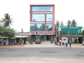 Rich Fort By OYO Rooms