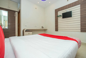 LG Residency by OYO Rooms