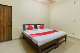 Hotel Dhakshyani by OYO Rooms