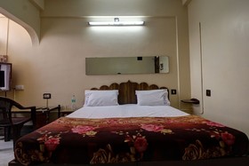 Hotel Navaratna Deluxe by OYO Rooms