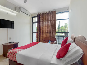 Hotel Raj