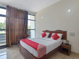 Hotel Raj