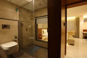 Royal Plaza Suites