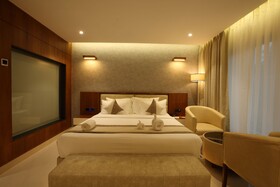Royal Plaza Suites
