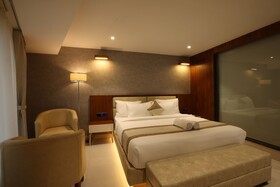 Royal Plaza Suites