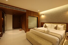 Royal Plaza Suites