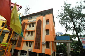 Sama Deluxe By OYO Rooms