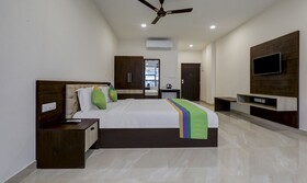 Samit Suites by Treebo
