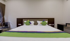 Samit Suites by Treebo