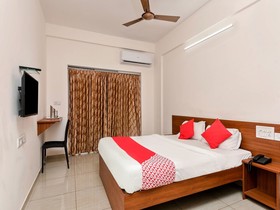 Samruddhi Lodge By OYO Rooms