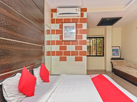 Shree Krishna Palace by OYO Rooms