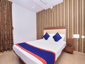 Hotel B S International