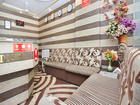 Hotel B S International
