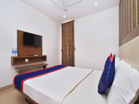 Hotel B S International